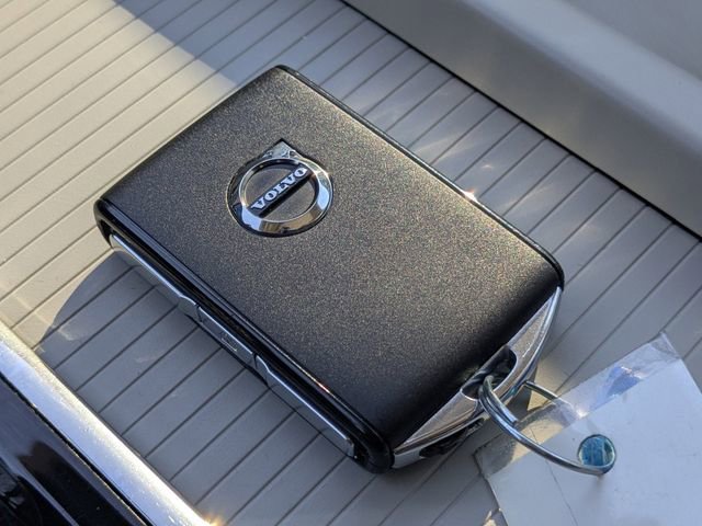 Certified 2025 Volvo S60 B5 Core image 36