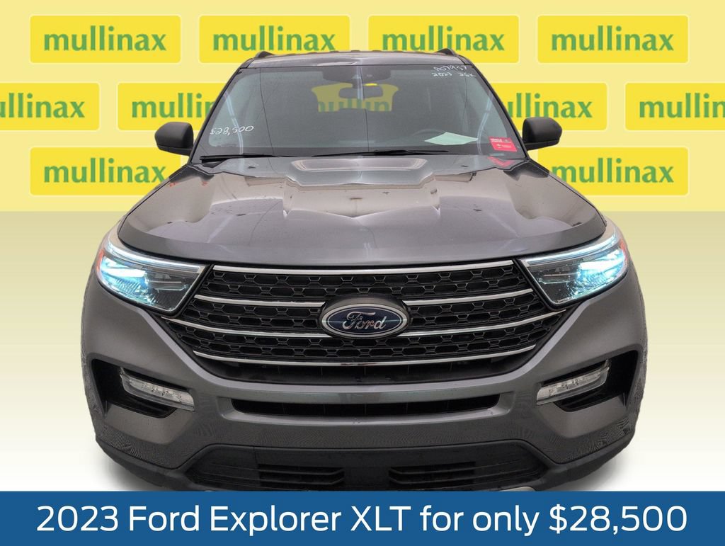 Used 2023 Ford Explorer XLT w/ Equipment Group 202A RWD image 14