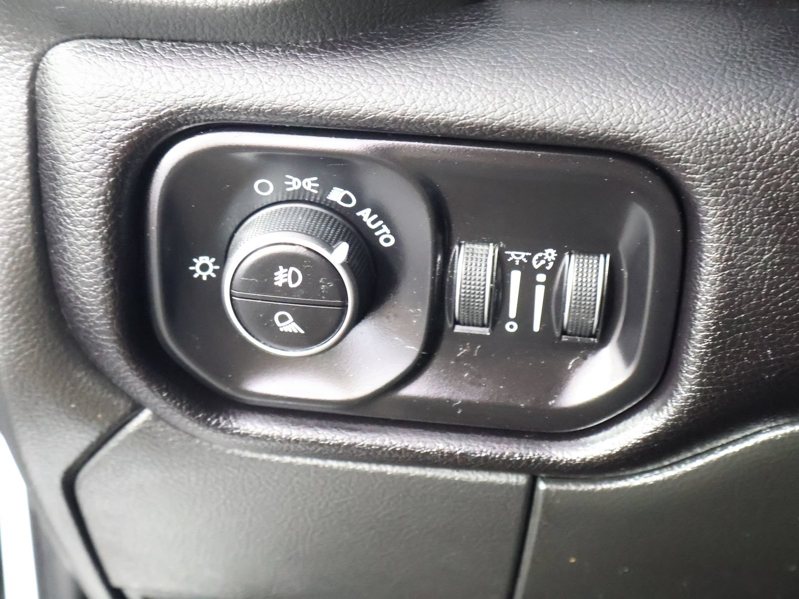 Used 2024 RAM 2500 Laramie w/ Safety Group AWD/4WD image 37