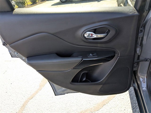 Used 2023 Jeep Cherokee Altitude Lux image 28