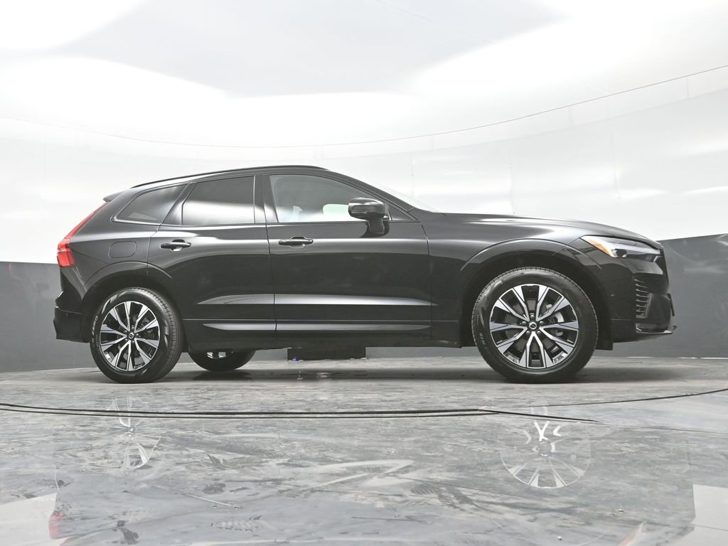 Used 2025 Volvo XC60 B5 Plus AWD/4WD image 29