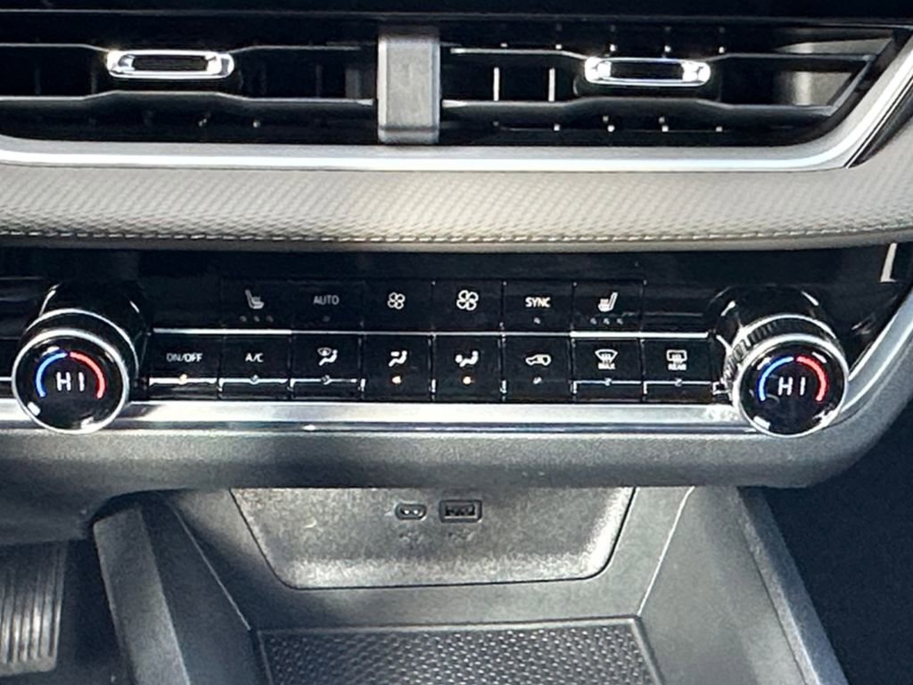 New 2026 Chevrolet Equinox LT w/ Convenience Package II image 17