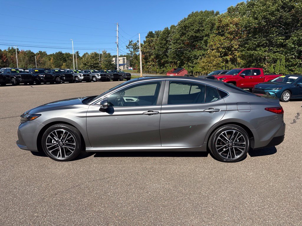 Used 2026 Toyota Camry XLE AWD/4WD image 3