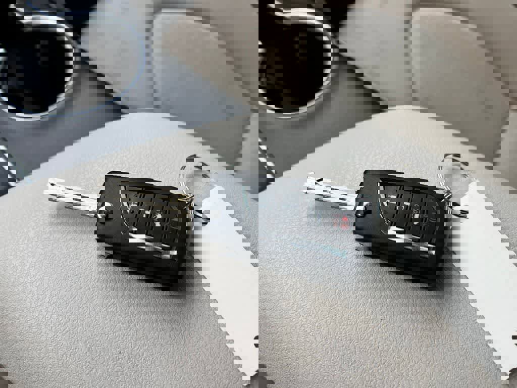 Used 2023 Toyota Camry LE image 33