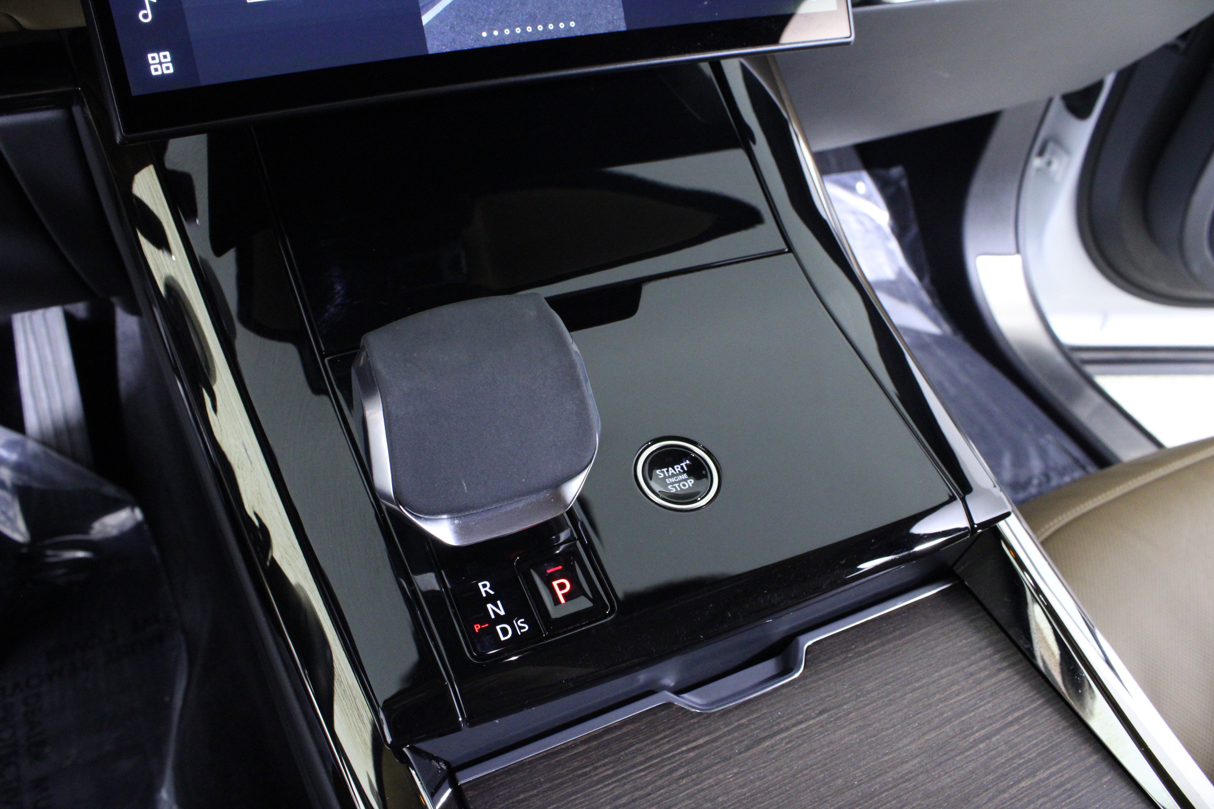 Used 2024 Land Rover Range Rover Sport SE image 31