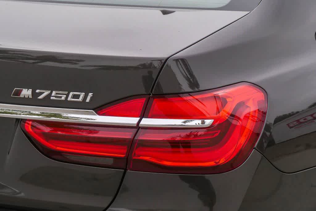 Used 2017 BMW 750i RWD image 10