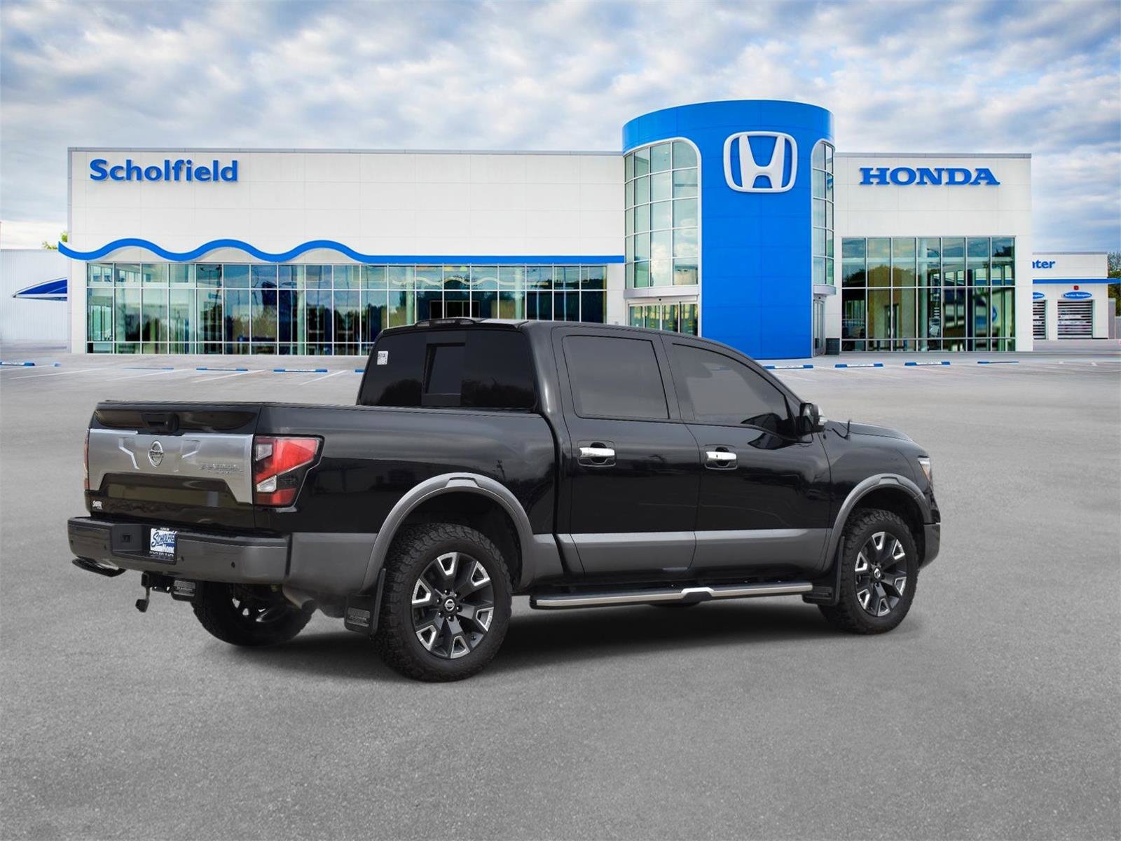 Used 2021 Nissan Titan Platinum Reserve w/ Moonroof Package image 3