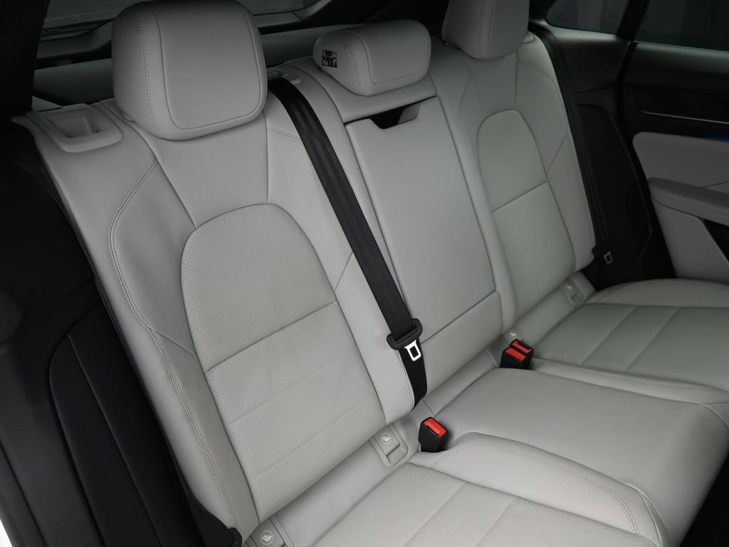 Certified 2025 Porsche Macan Electric image 27