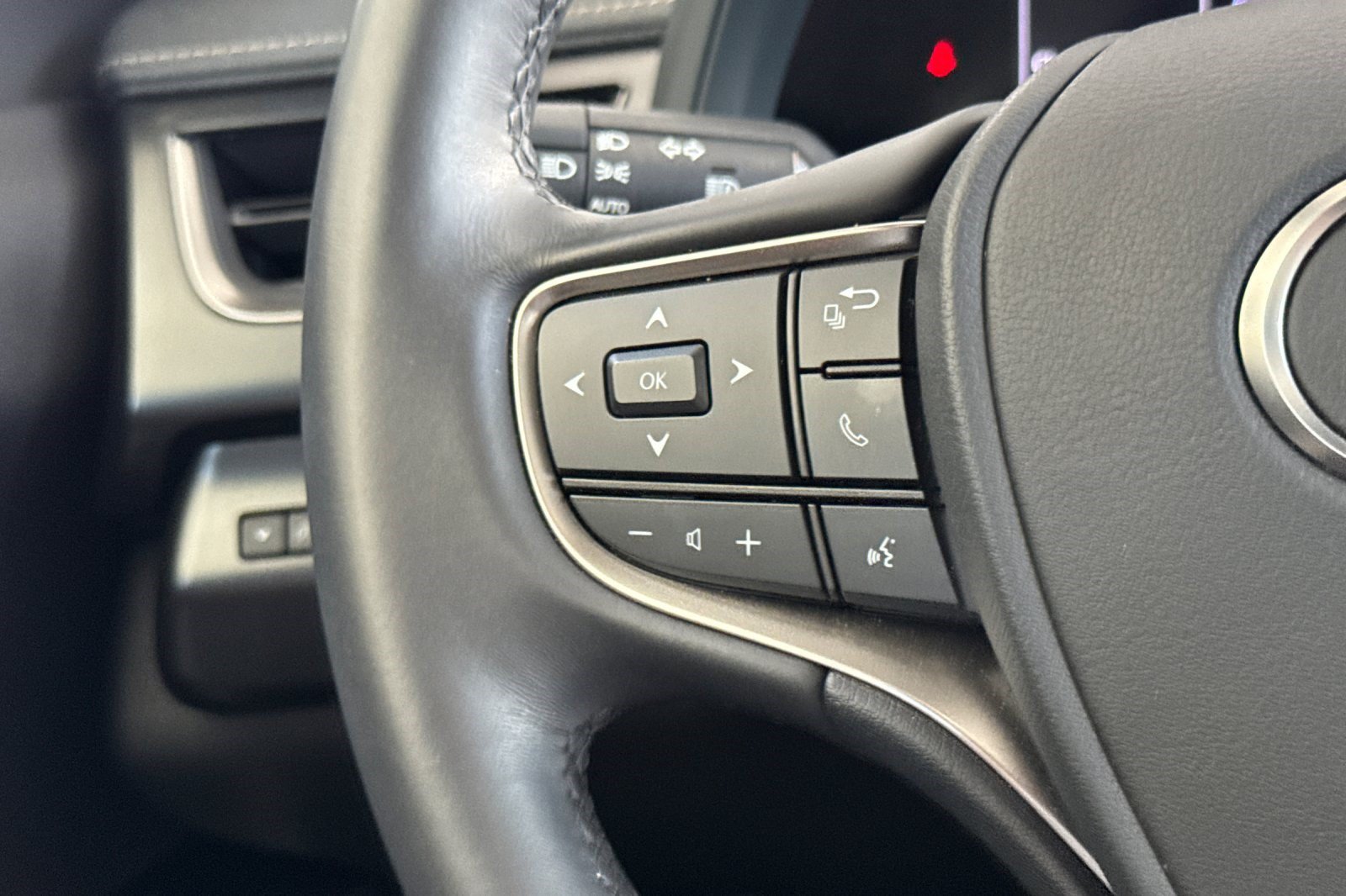 Certified 2026 Lexus UX 300h FWD w/ Accessory Package (Z1) image 30