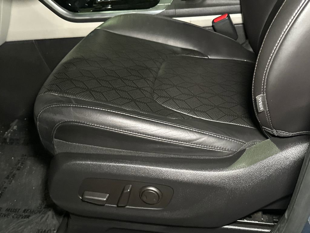 Used 2024 Kia Carnival EX FWD image 18