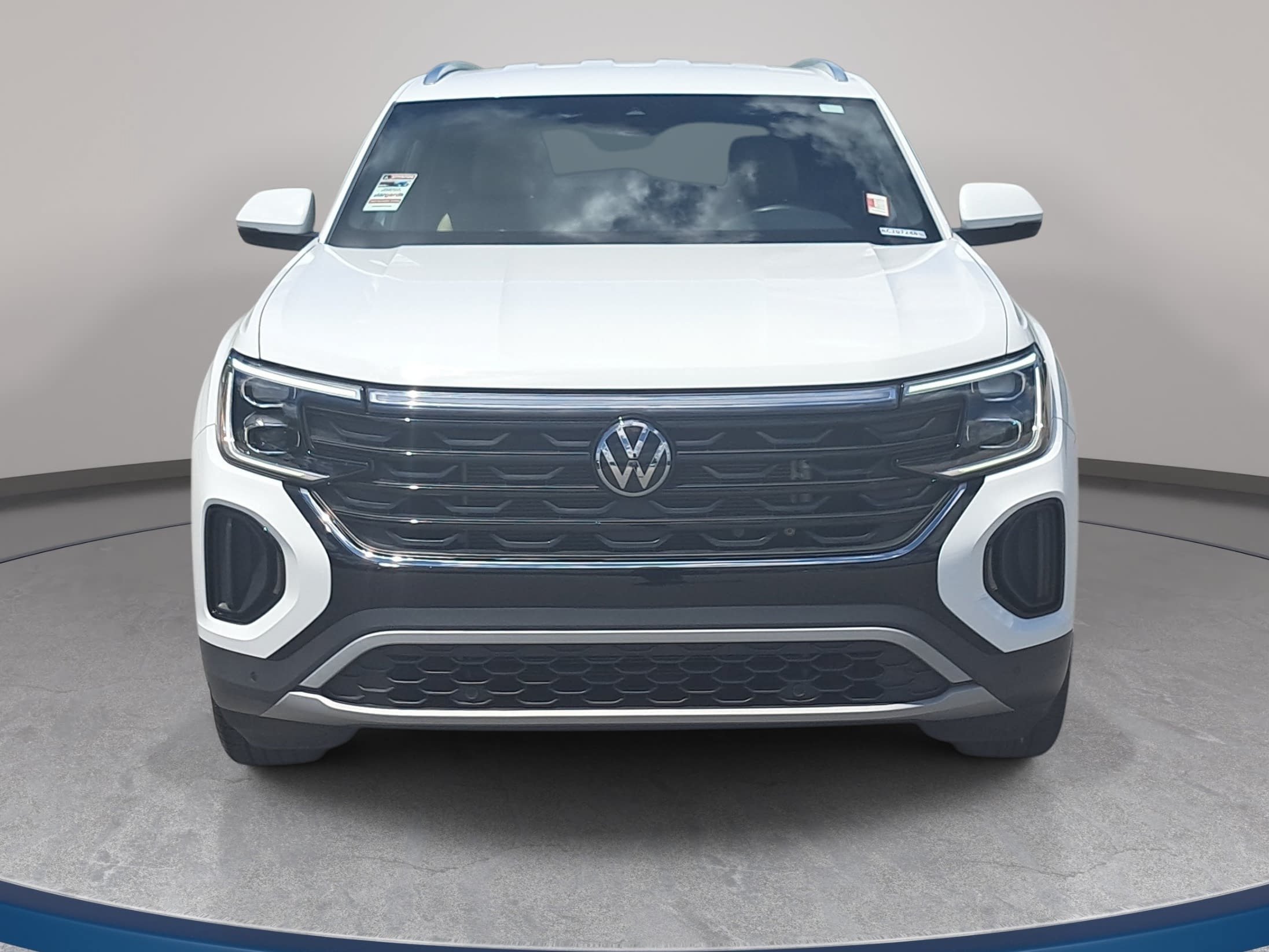 Used 2024 Volkswagen Atlas Cross Sport SE w/ Black Wheel Package AWD/4WD image 2