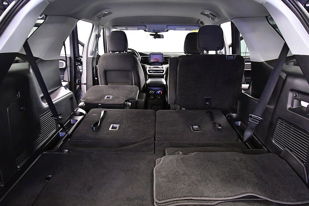 Used 2023 Ford Explorer XLT image 32