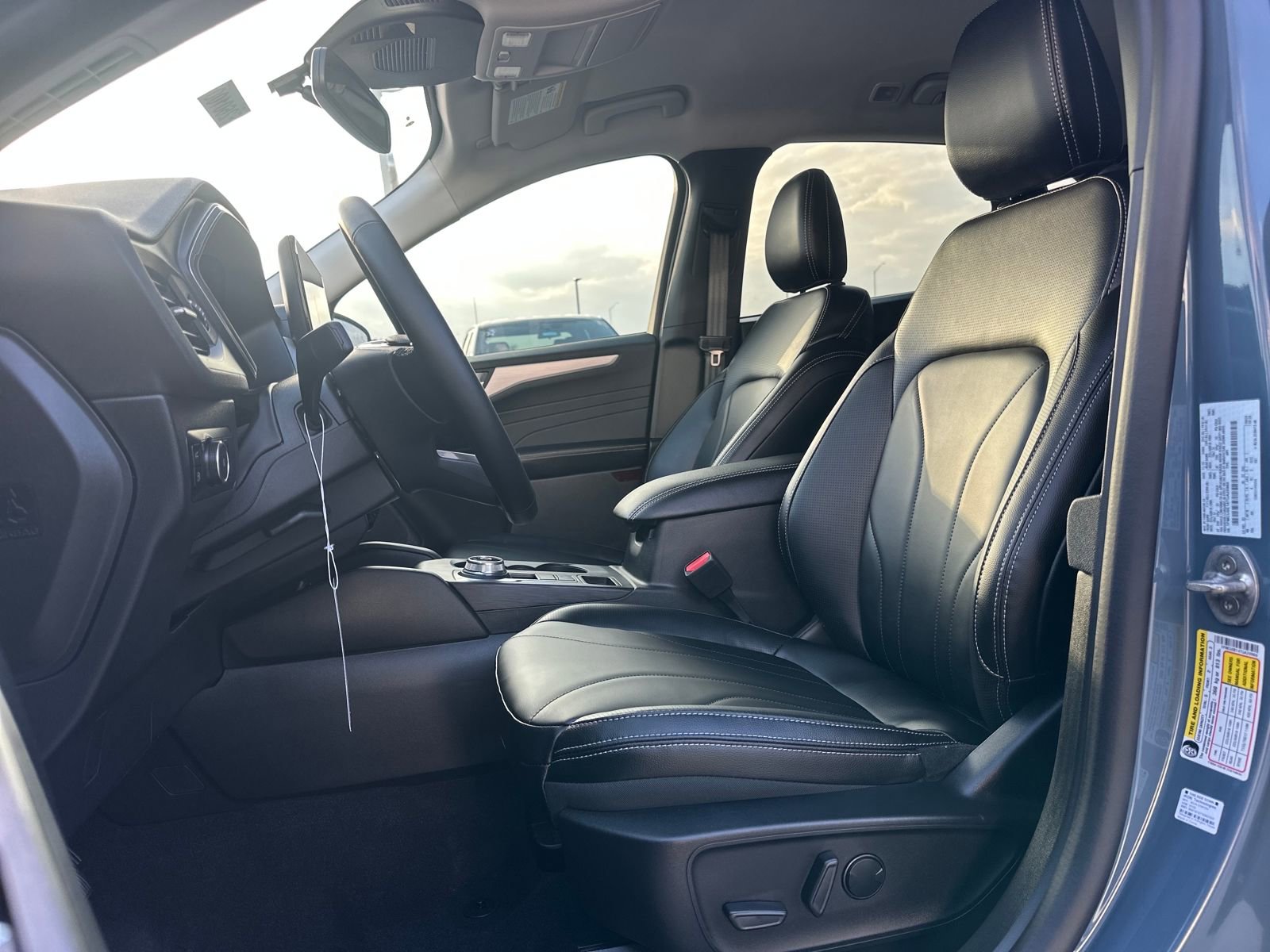 New 2026 Ford Escape SE w/ PHEV Premium Package image 9