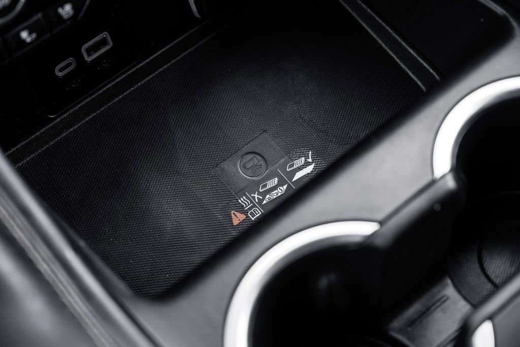 Used 2024 Chevrolet Suburban Premier image 22