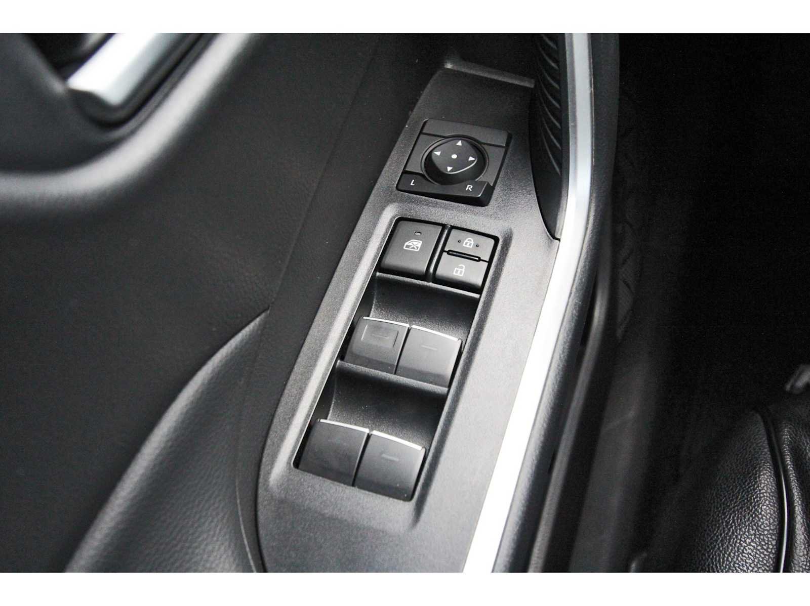 Used 2025 Toyota RAV4 XLE w/ Convenience Package FWD image 19