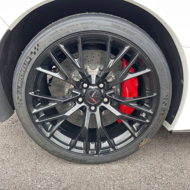 Used 2018 Chevrolet Corvette Z06 RWD image 12
