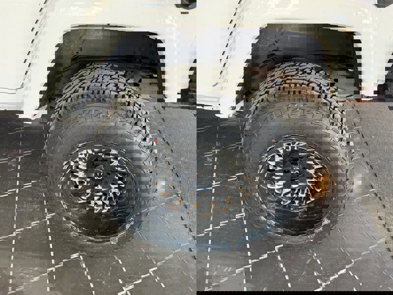 Used 2018 Jeep Wrangler Unlimited Sahara image 29