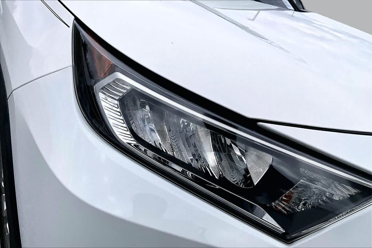 Used 2020 Toyota RAV4 XLE Premium AWD/4WD image 28