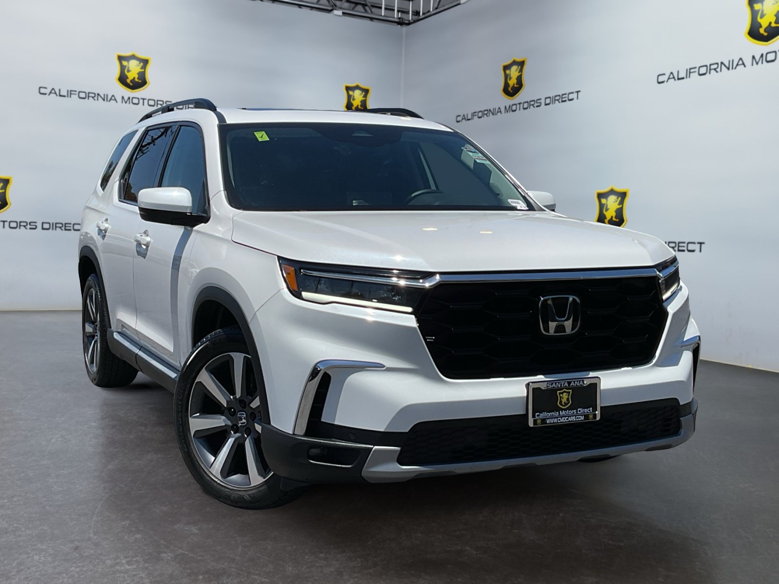 Used 2025 Honda Pilot Touring image 3