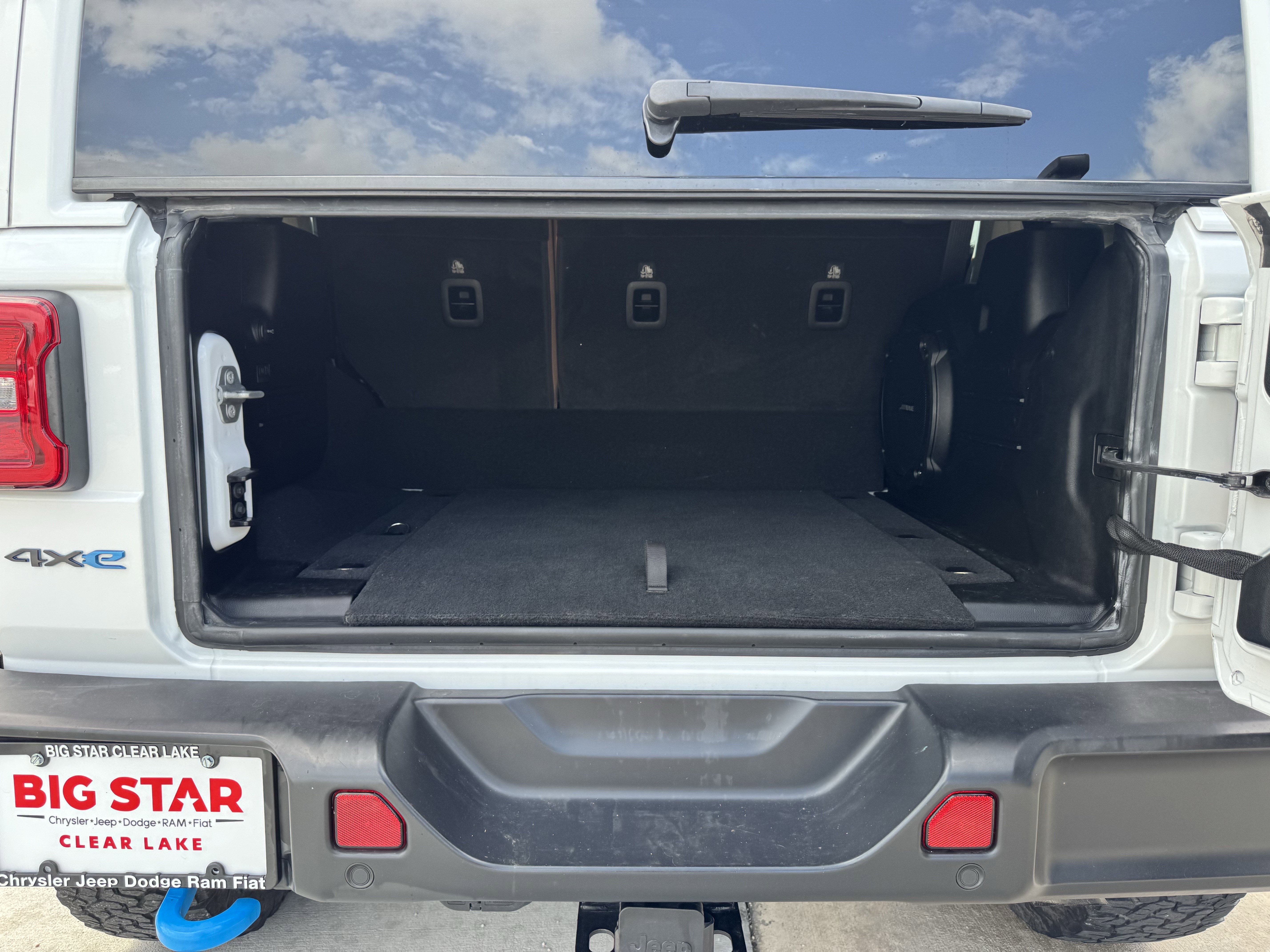 Used 2022 Jeep Wrangler Unlimited Rubicon 4xe w/ Cold Weather Group image 29