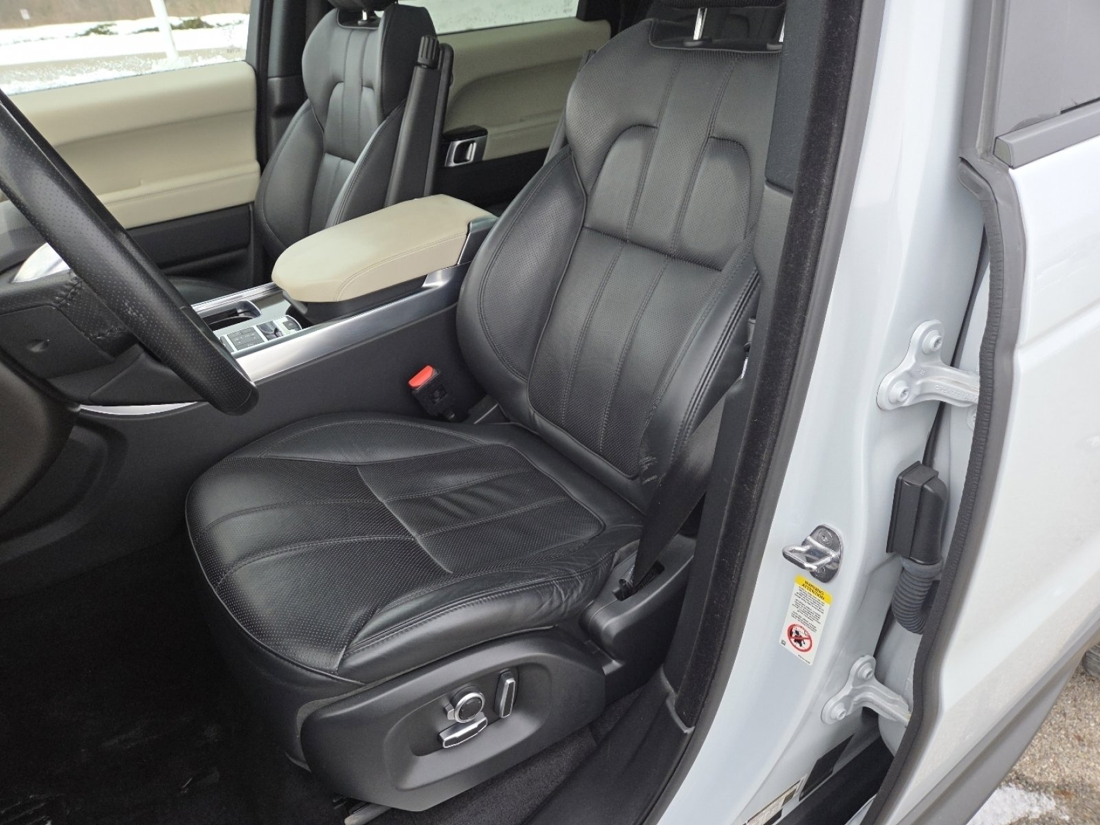 Used 2016 Land Rover Range Rover Sport HSE image 23