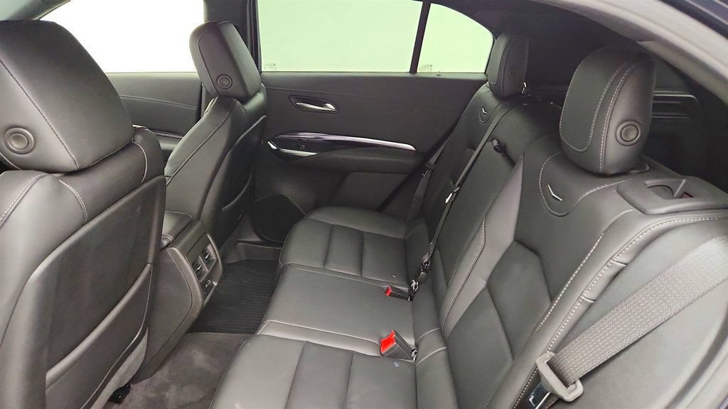Used 2023 Cadillac XT4 Luxury w/ Cold Weather Package AWD/4WD image 20