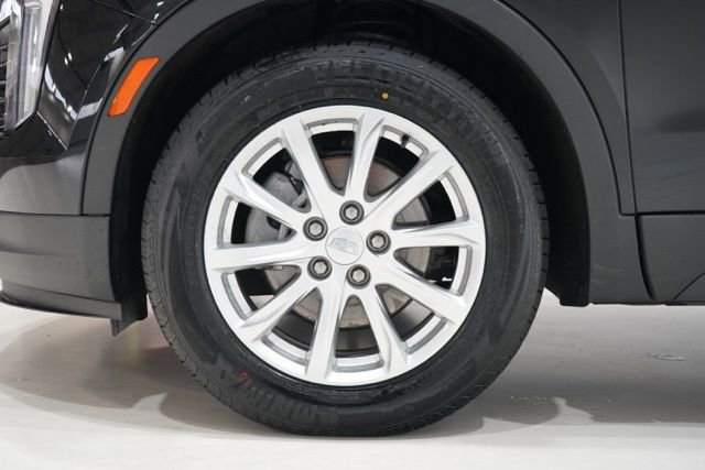 Used 2023 Cadillac XT4 Luxury w/ Cold Weather Package image 12