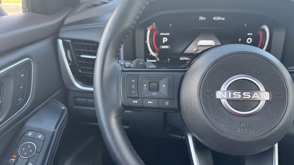 Used 2022 Nissan Rogue Platinum w/ Head-Up Display Package image 24