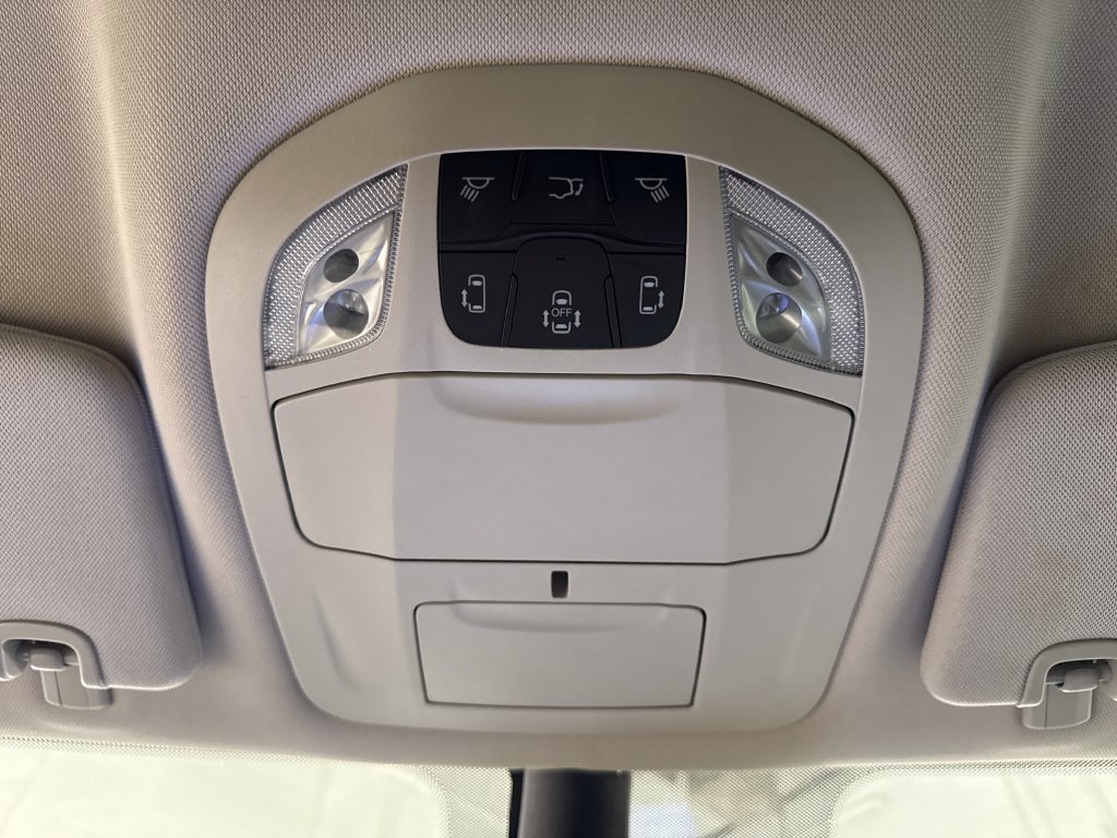Used 2023 Chrysler Pacifica Touring-L FWD image 23