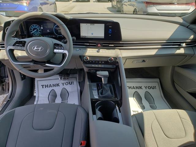 New 2025 Hyundai Elantra SEL image 11