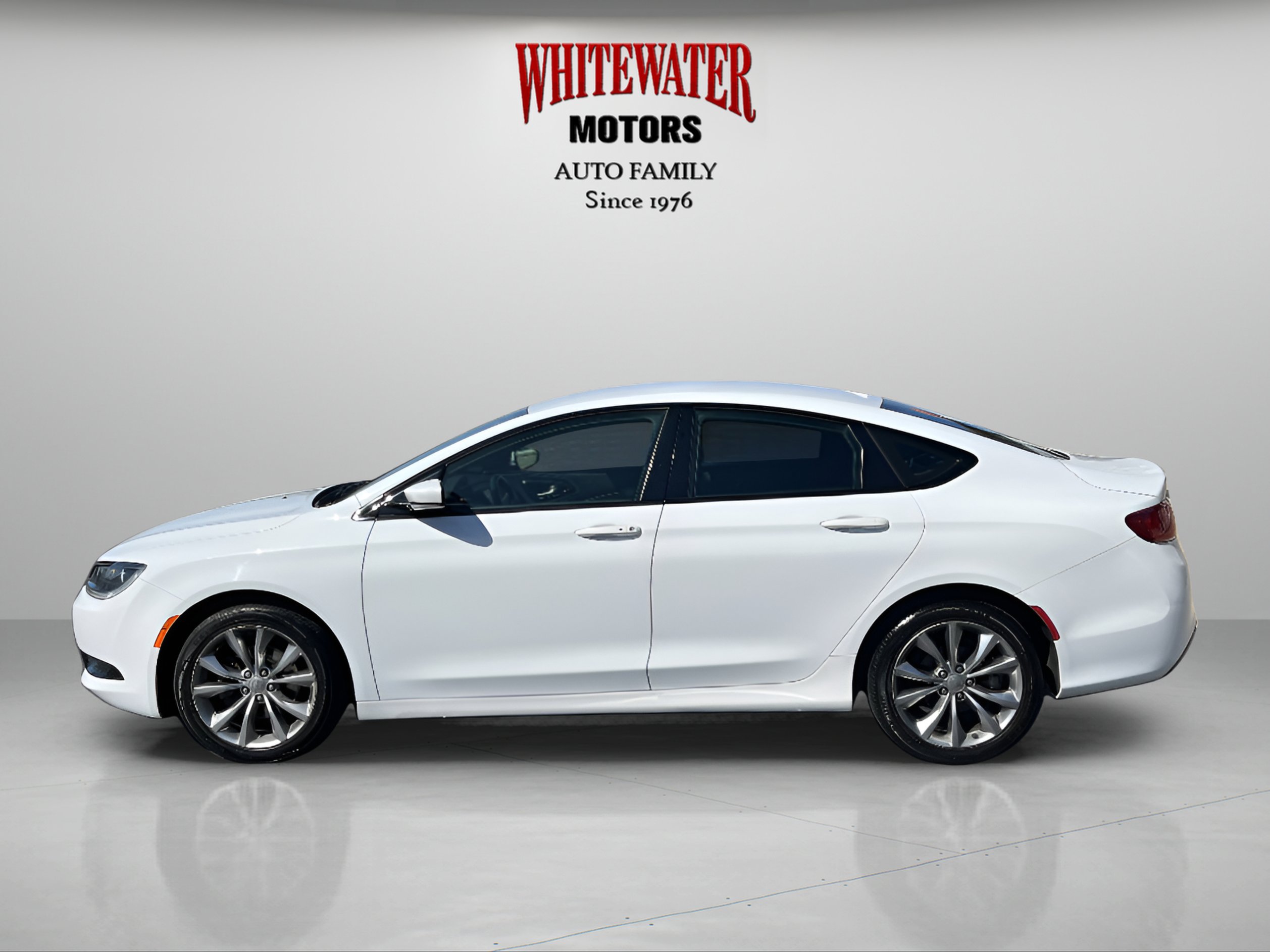 Used 2016 Chrysler 200 S w/ Comfort Group image 2