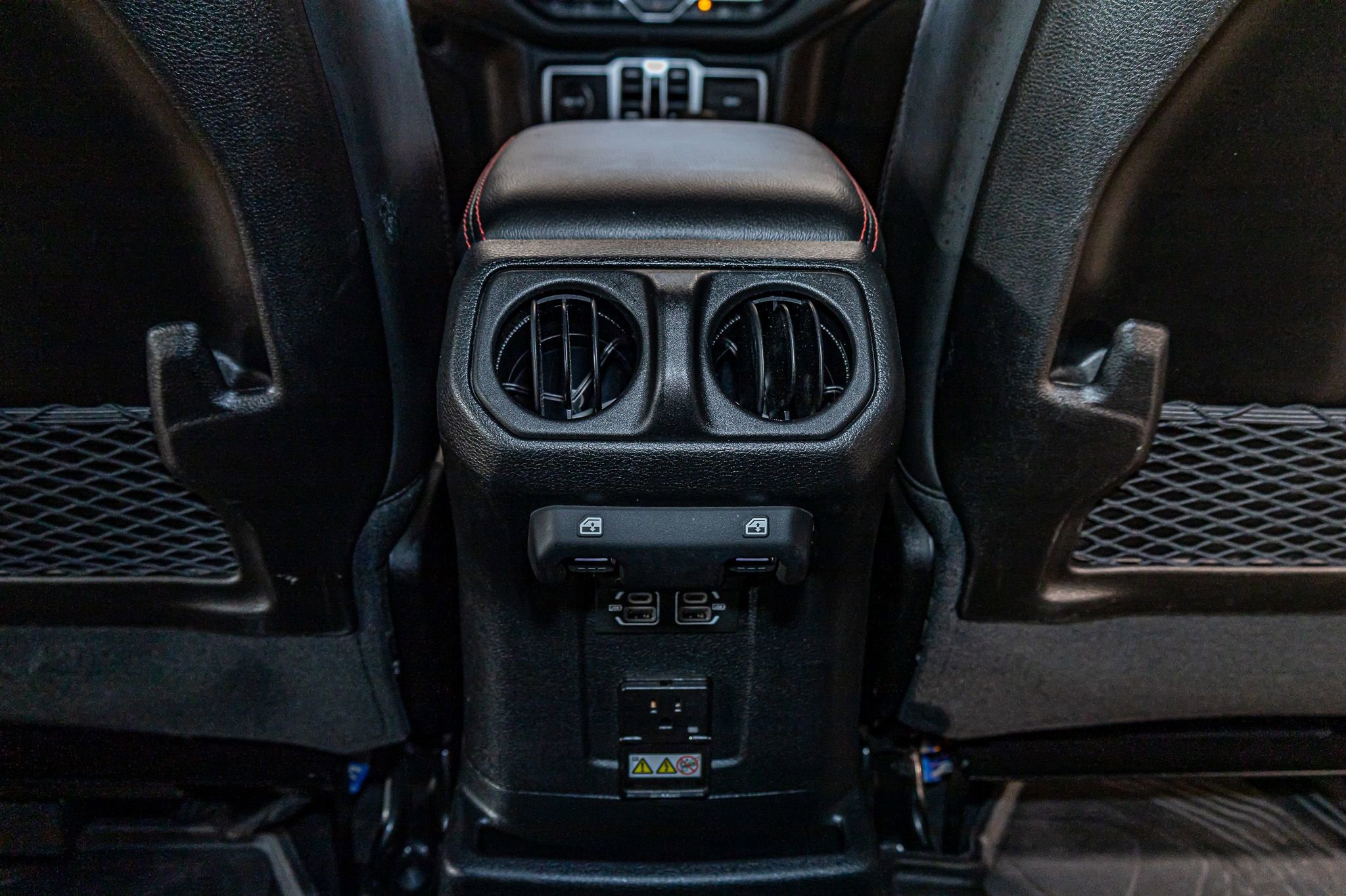 Used 2024 Jeep Wrangler Unlimited Rubicon AWD/4WD image 23