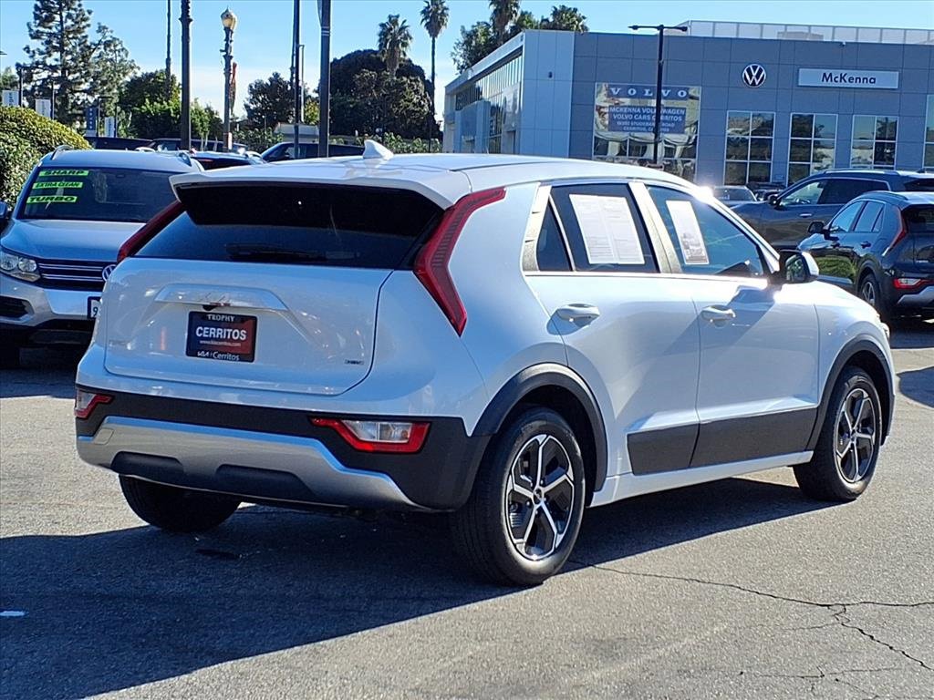 Used 2025 Kia Niro LX image 5