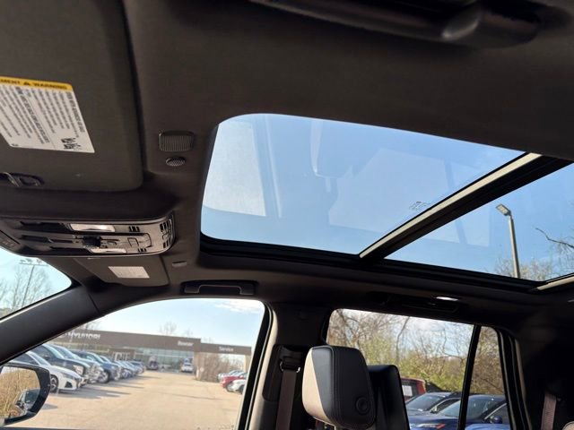 Used 2021 GMC Yukon Denali w/ Denali Premium Package image 13