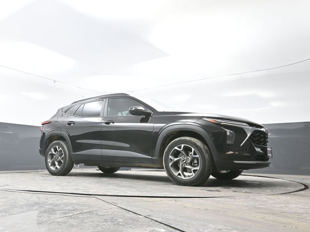 Used 2025 Chevrolet Trax LT image 49