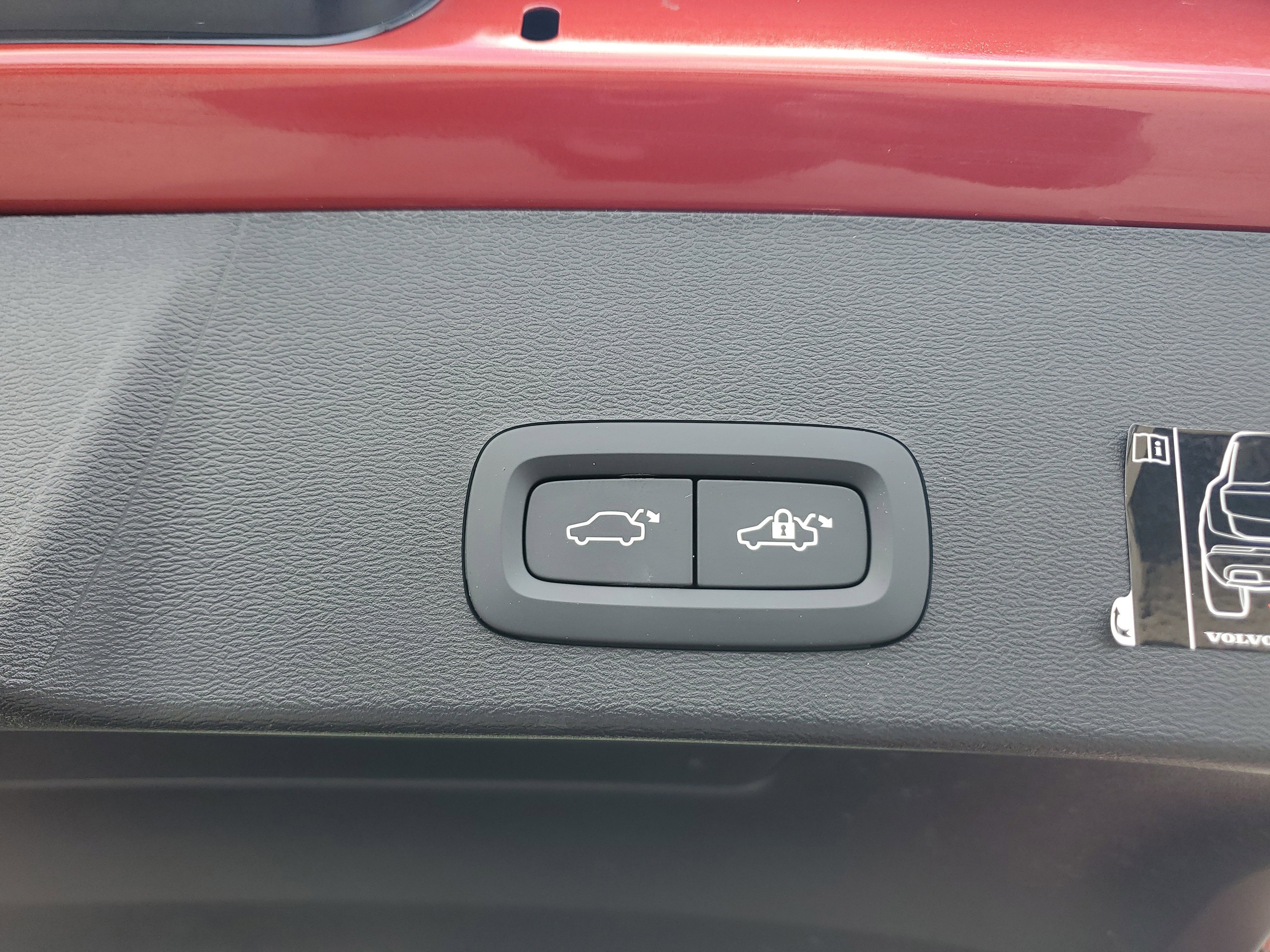 Used 2021 Volvo XC40 P8 Recharge w/ Advanced Package image 16