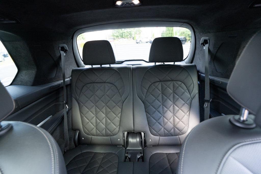 Used 2024 BMW X7 xDrive40i w/ M Sport Package AWD/4WD image 42