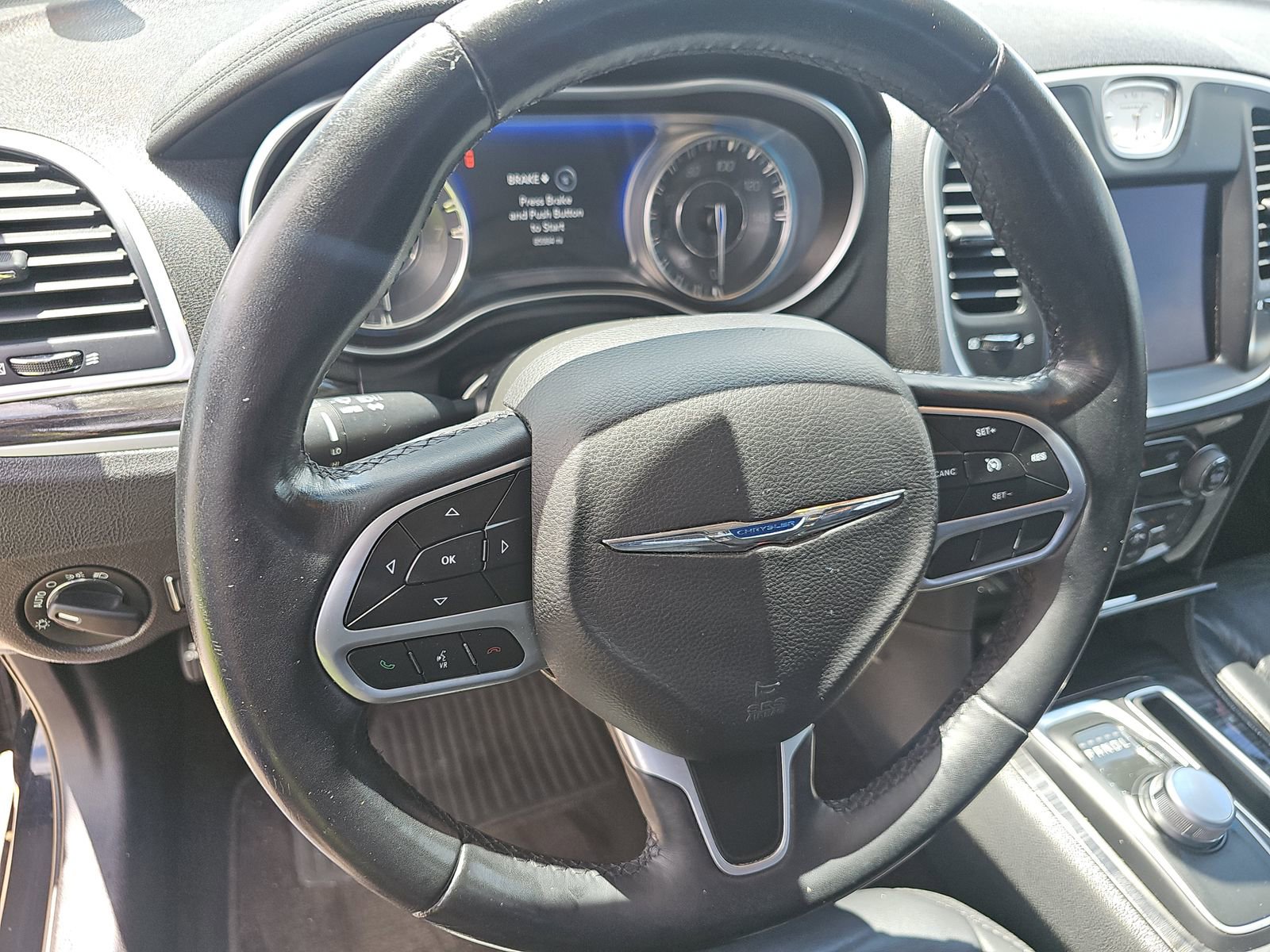 Used 2018 Chrysler 300 Touring L RWD image 15