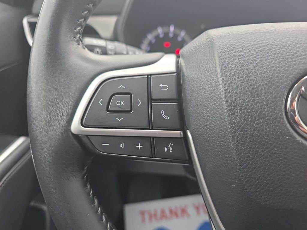 Used 2024 Toyota Highlander LE image 27