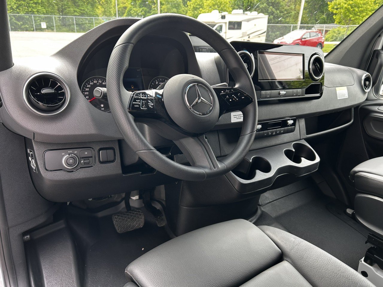 Used 2025 Mercedes-Benz Sprinter 2500 image 18