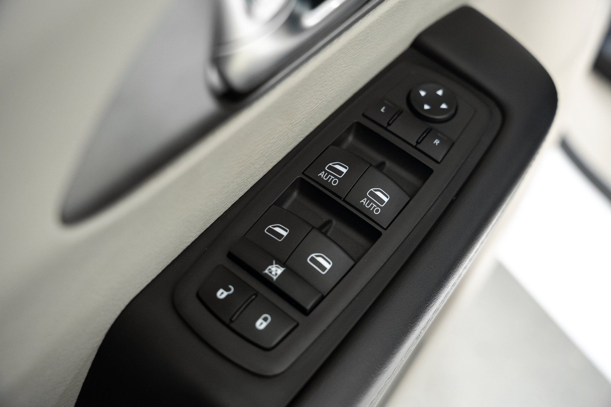 Used 2023 Chrysler Pacifica Touring-L FWD image 38