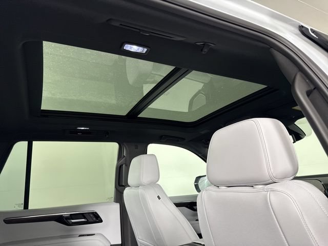 New 2026 Chevrolet Tahoe Premier w/ Sun And Tow Package AWD/4WD image 24