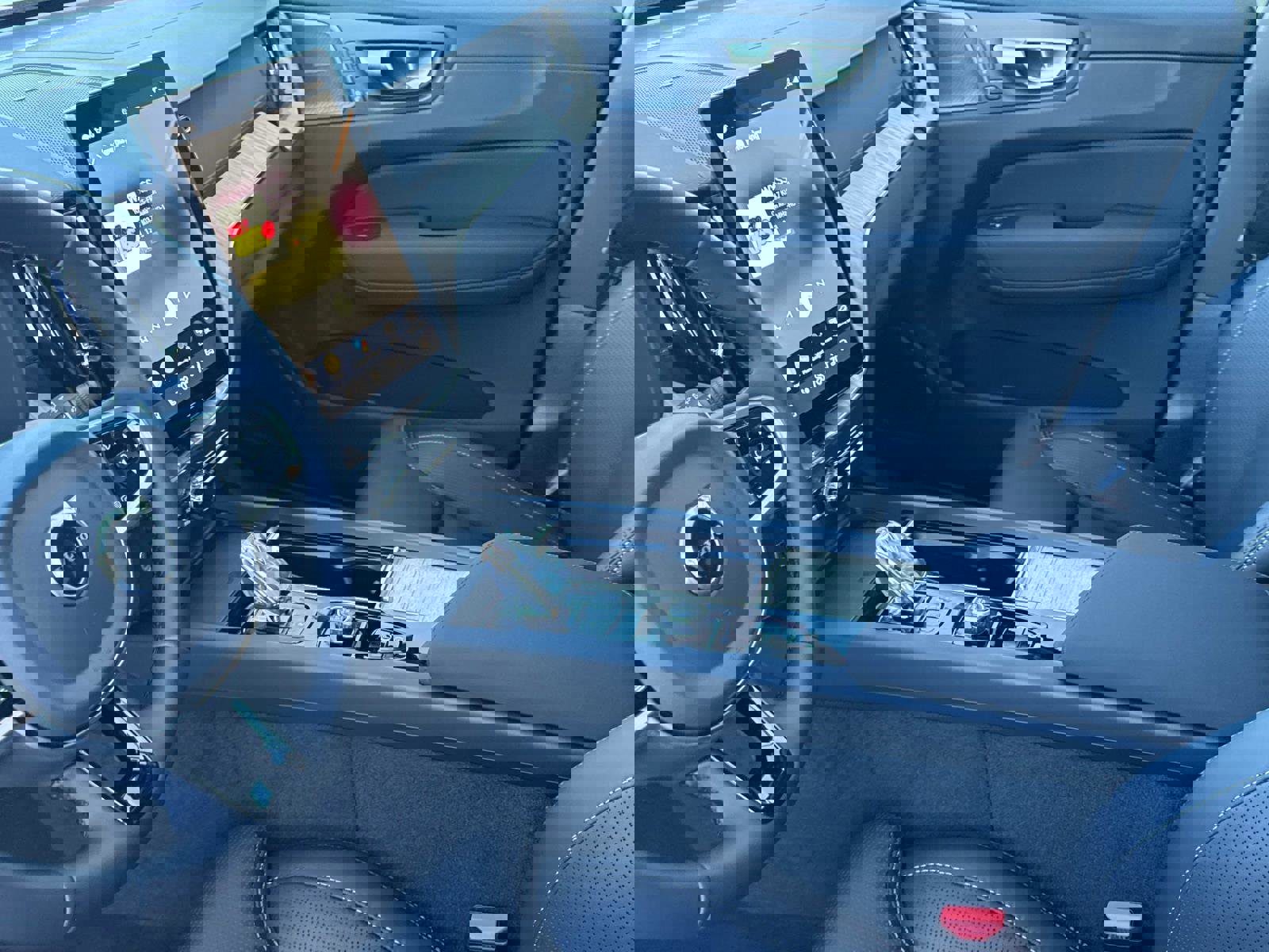 New 2026 Volvo XC60 B5 Ultra w/ Climate Package image 19