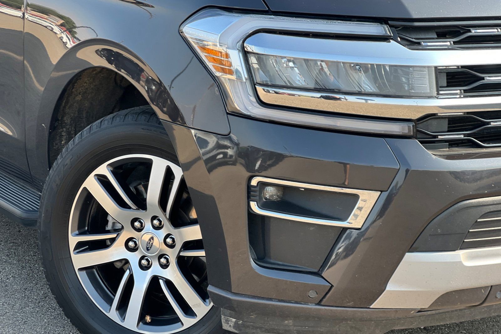 Used 2024 Ford Expedition Limited image 32