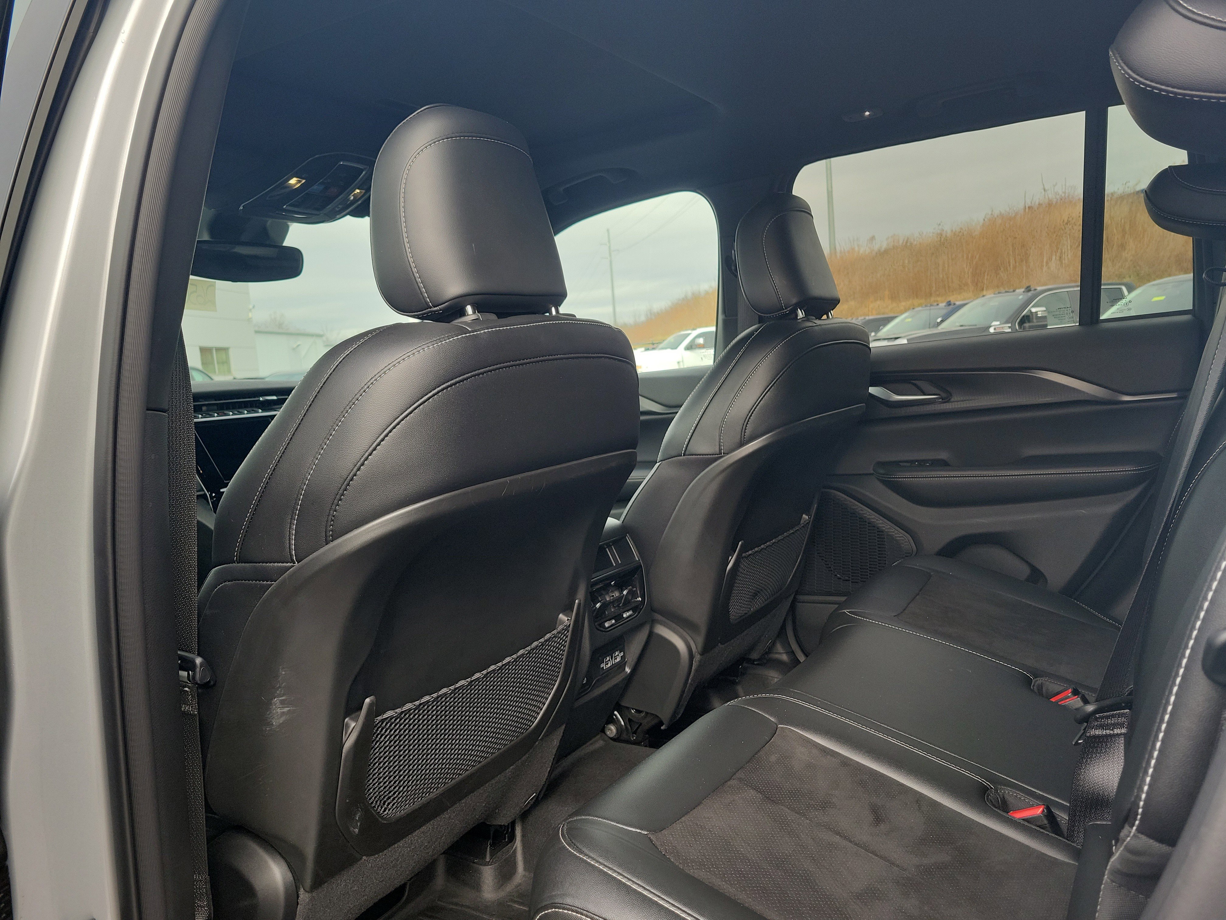 Used 2023 Jeep Grand Cherokee Altitude image 16