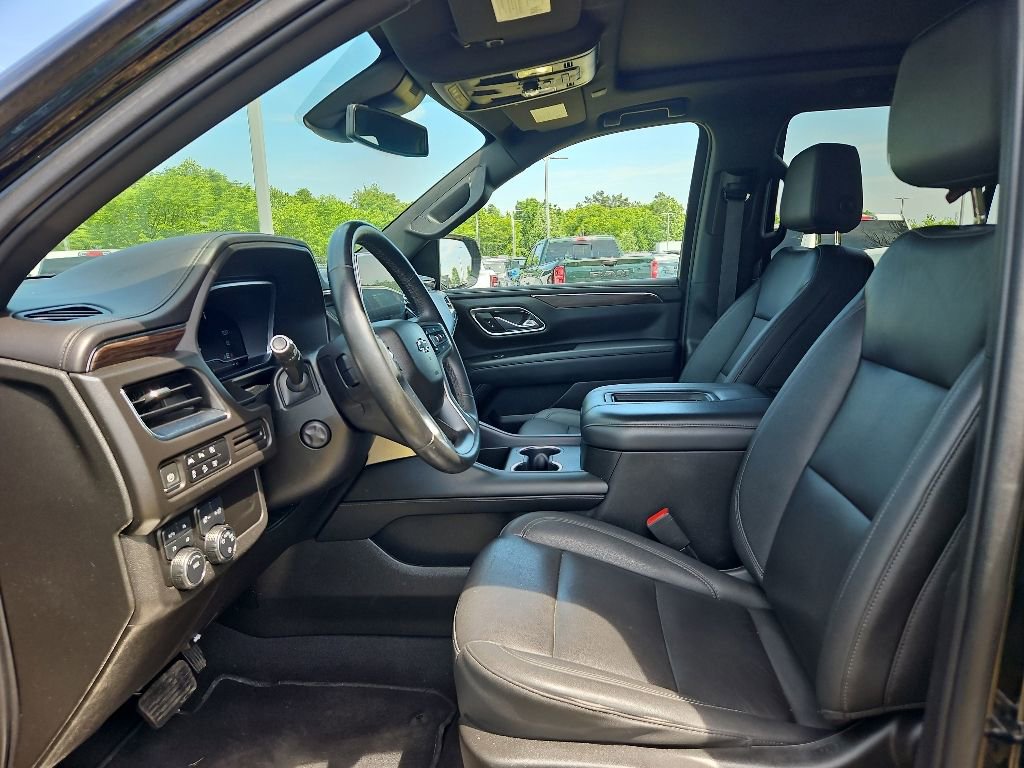 Used 2023 Chevrolet Tahoe Z71 w/ Luxury Package AWD/4WD image 16