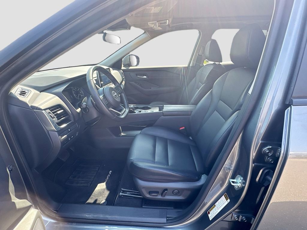 Used 2024 Nissan Rogue SV w/ SV Premium Package FWD image 26