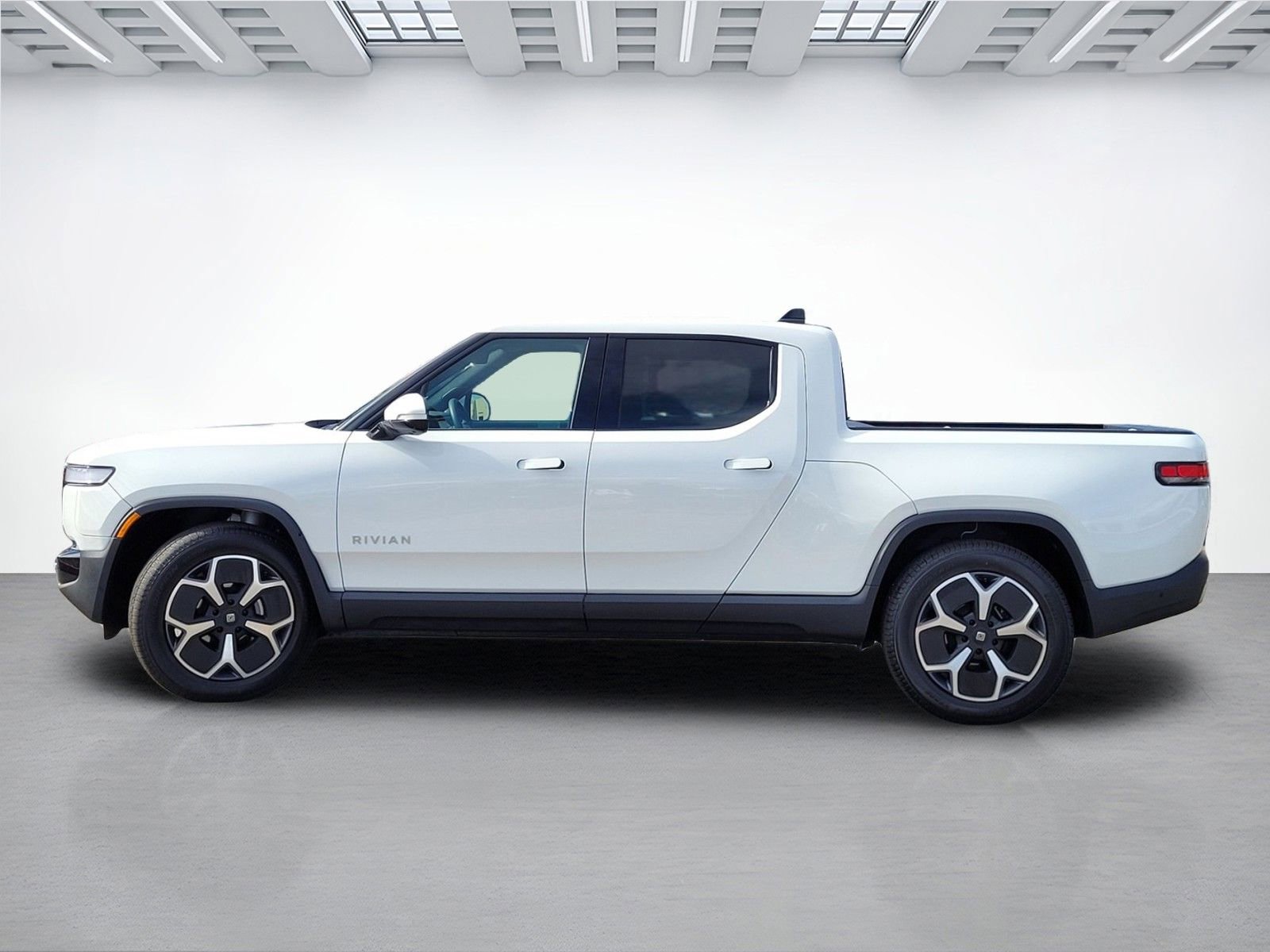 Used 2023 Rivian R1T Adventure image 15