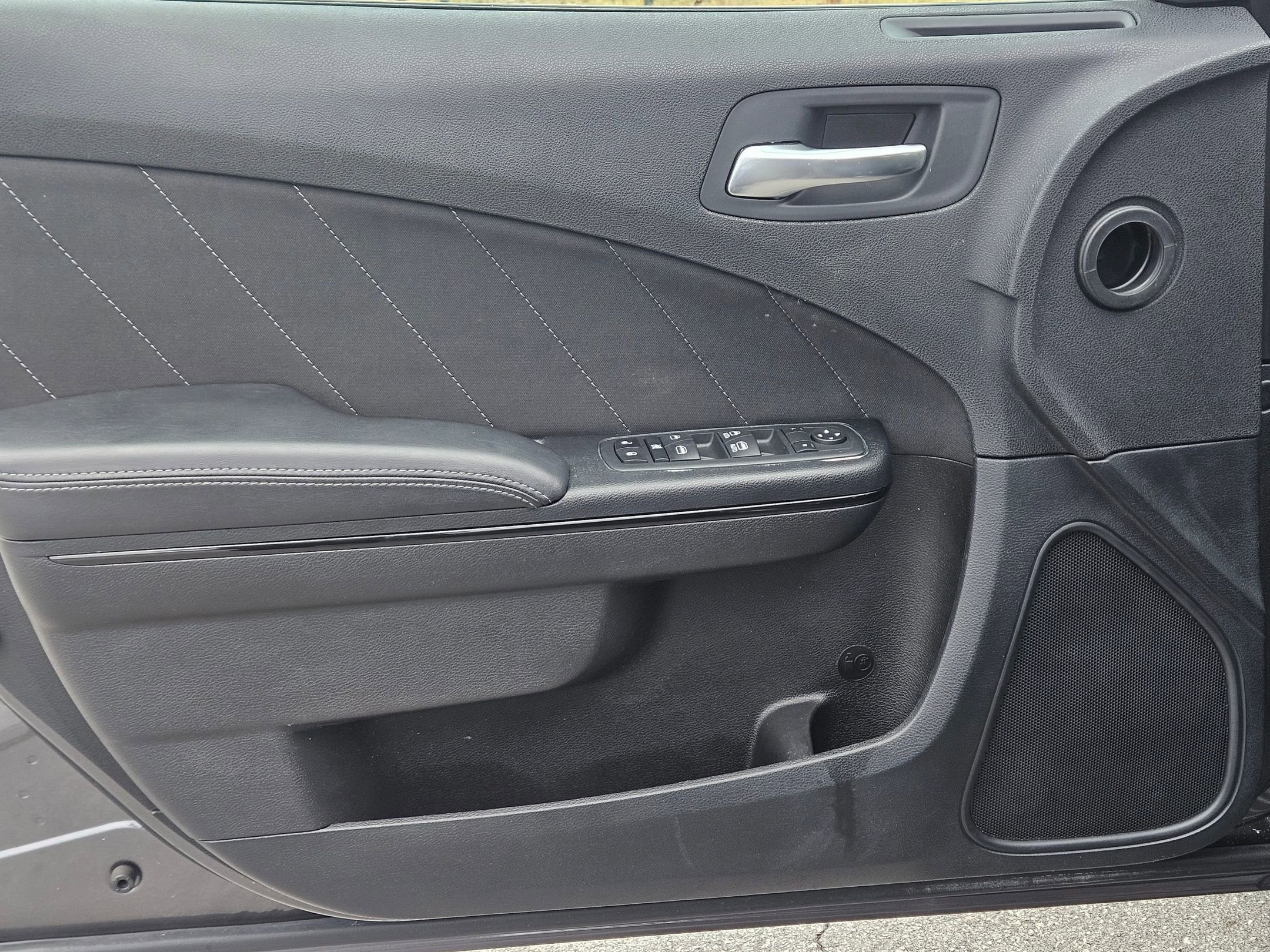 Used 2022 Dodge Charger SXT w/ Blacktop Package image 18