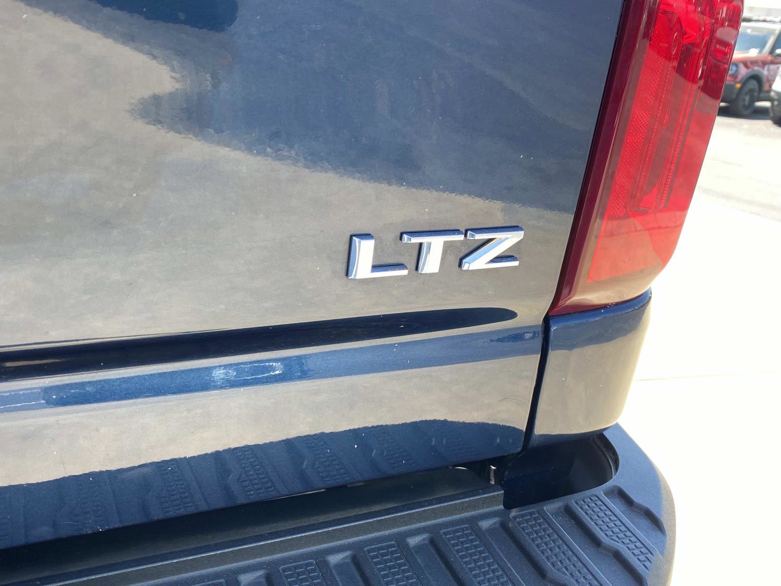 Used 2022 Chevrolet Silverado 2500 LTZ w/ LTZ Premium Package AWD/4WD image 7